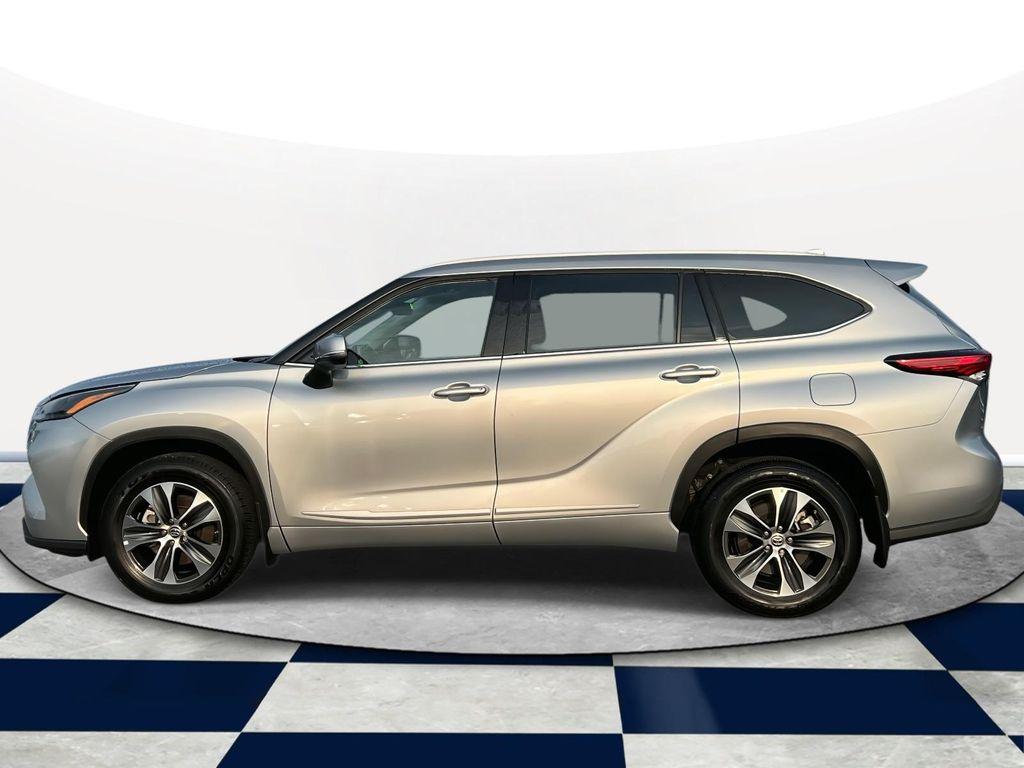 used 2022 Toyota Highlander car, priced at $38,995
