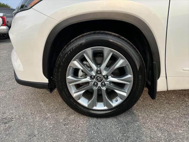 used 2022 Toyota Highlander car, priced at $38,500