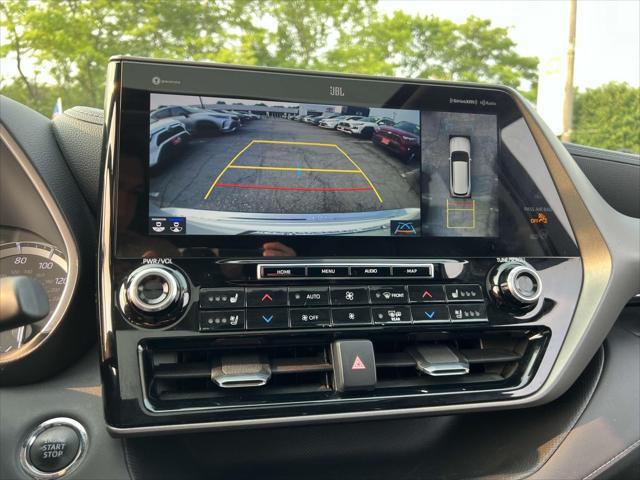 used 2022 Toyota Highlander car, priced at $38,500