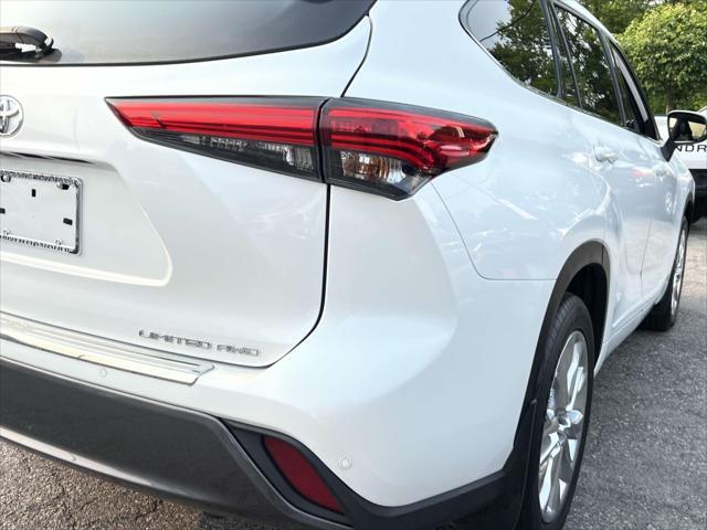used 2022 Toyota Highlander car, priced at $38,500