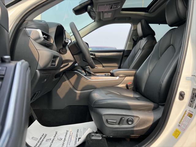used 2022 Toyota Highlander car, priced at $38,500