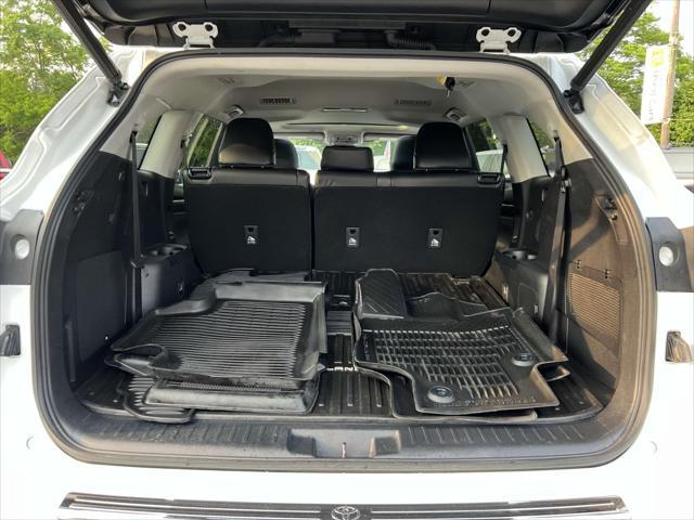 used 2022 Toyota Highlander car, priced at $38,500