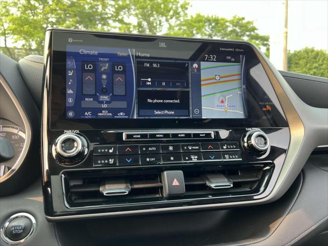 used 2022 Toyota Highlander car, priced at $38,500