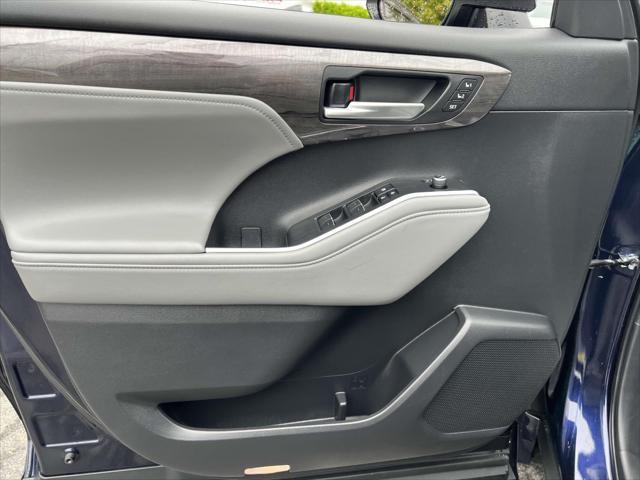 used 2023 Toyota Highlander Hybrid car, priced at $47,995