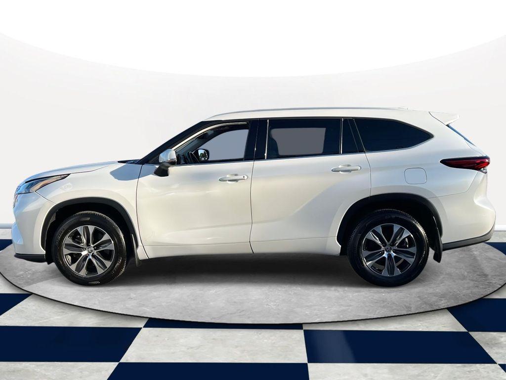 used 2022 Toyota Highlander car, priced at $38,288