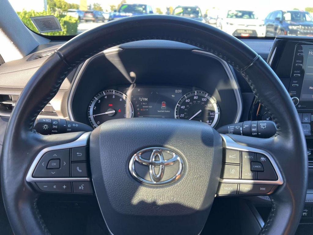 used 2022 Toyota Highlander car, priced at $38,288