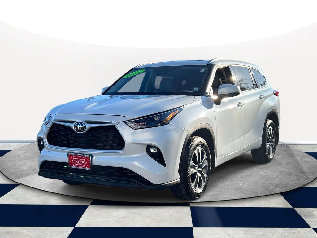 used 2022 Toyota Highlander car, priced at $38,288