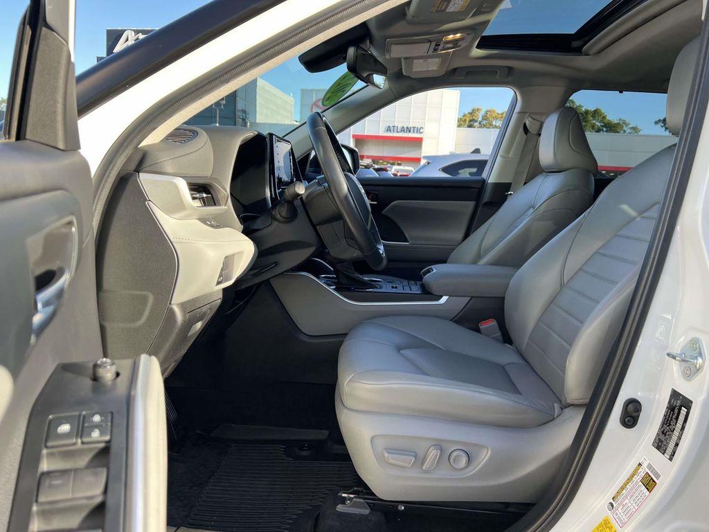 used 2022 Toyota Highlander car, priced at $38,288