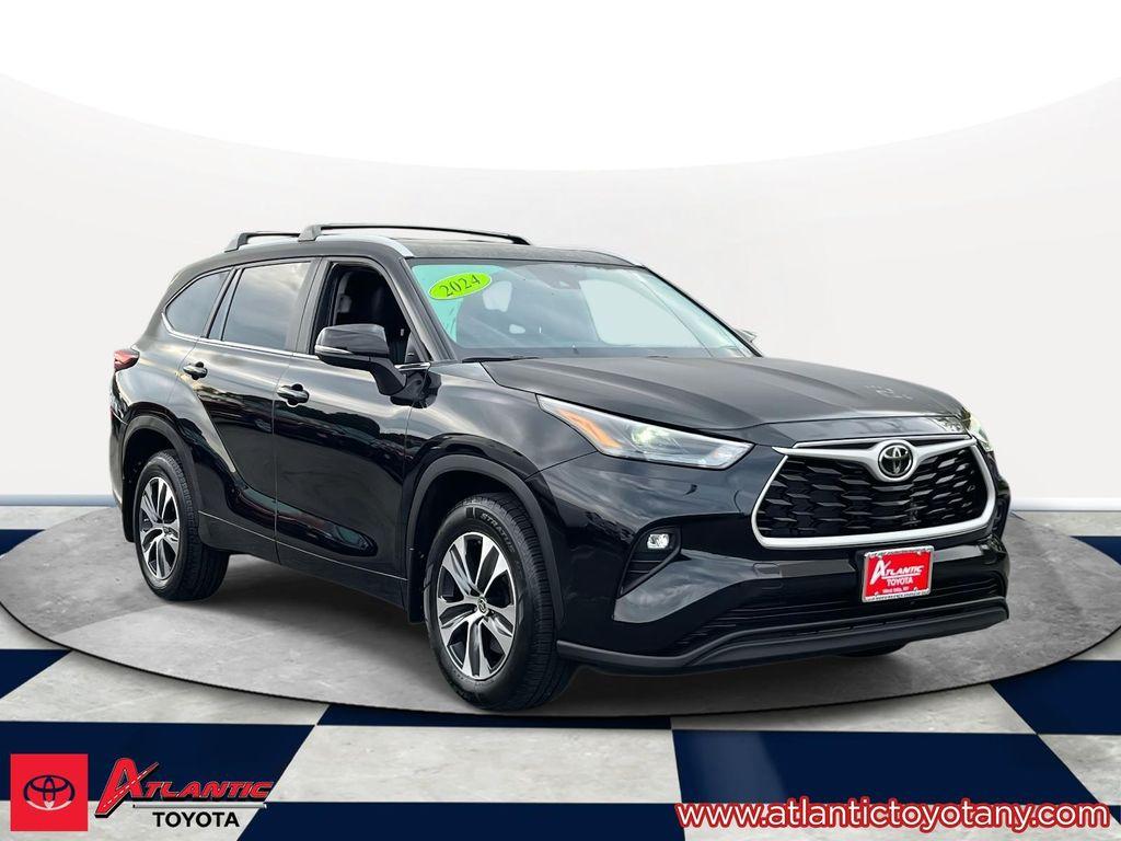 used 2024 Toyota Highlander car, priced at $40,995