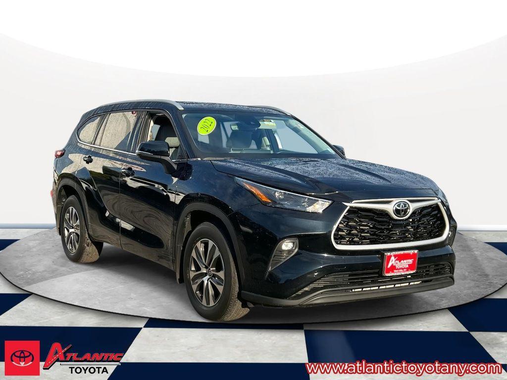 used 2022 Toyota Highlander car, priced at $36,572