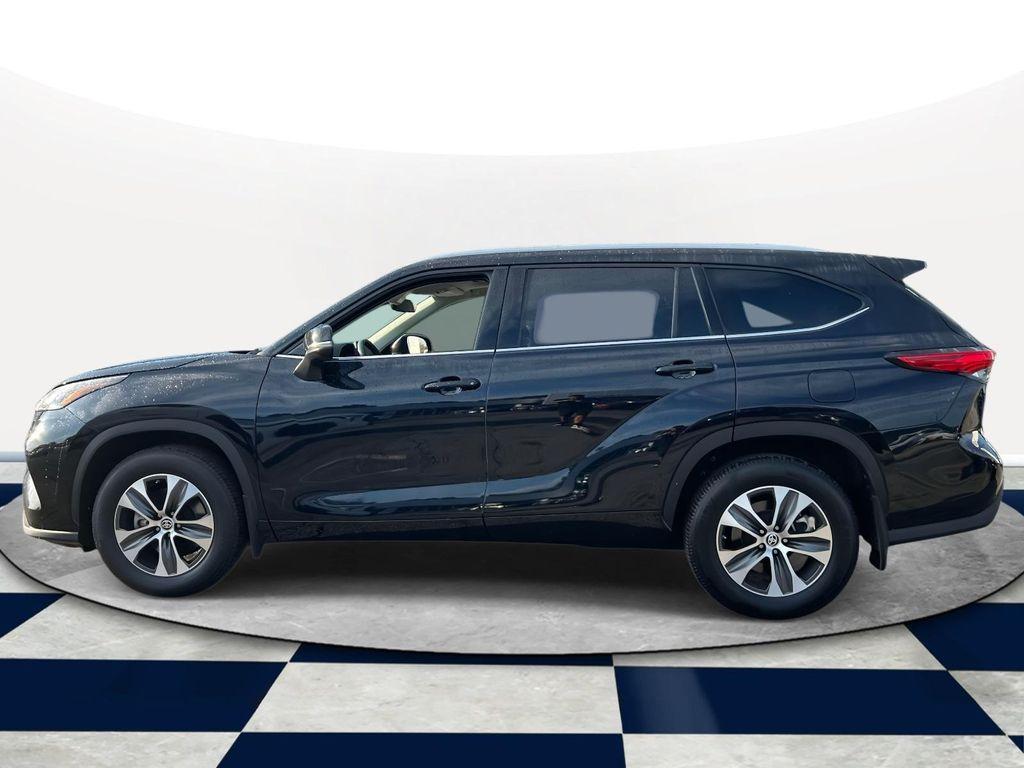 used 2022 Toyota Highlander car, priced at $36,572