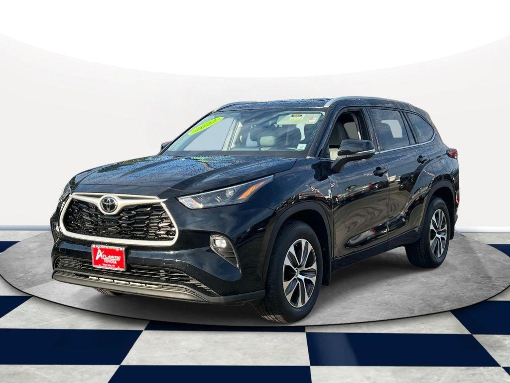 used 2022 Toyota Highlander car, priced at $36,572