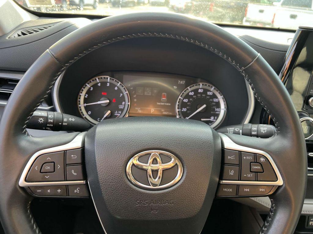 used 2022 Toyota Highlander car, priced at $36,572