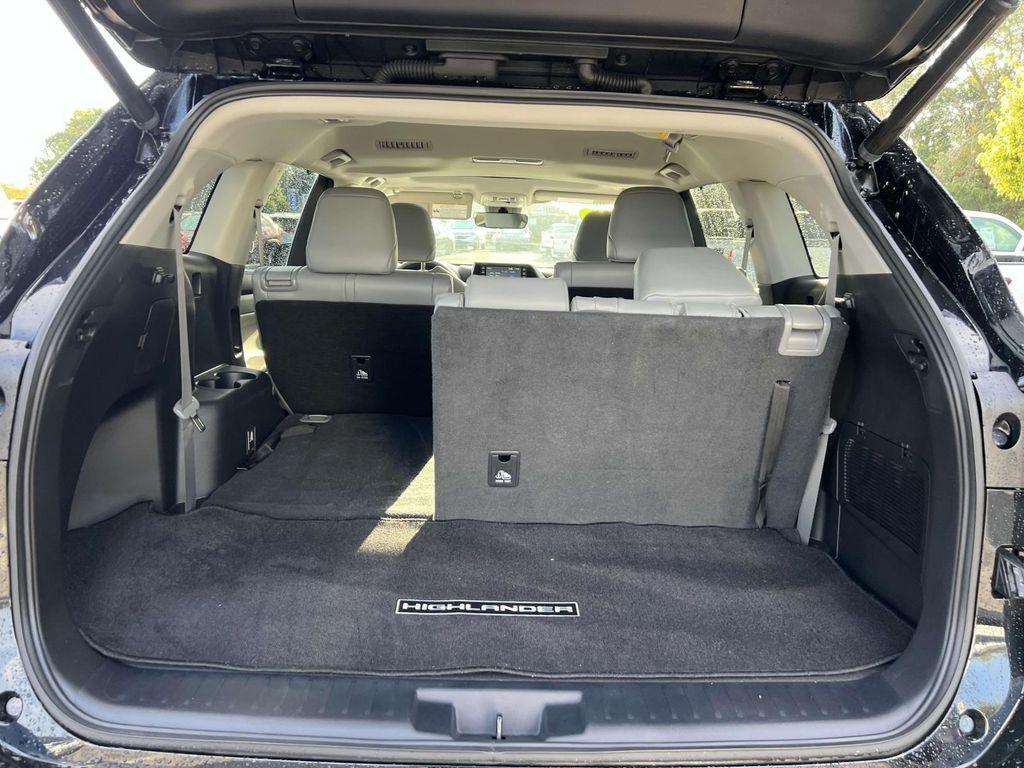 used 2022 Toyota Highlander car, priced at $36,572
