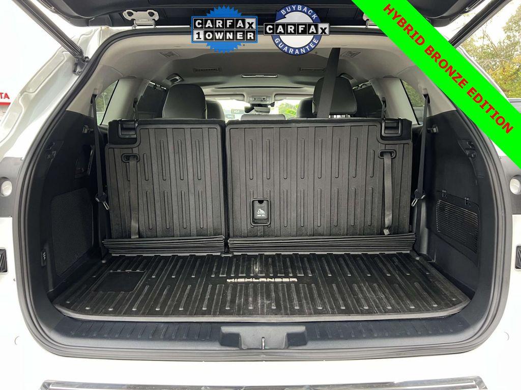 used 2022 Toyota Highlander Hybrid car, priced at $41,500