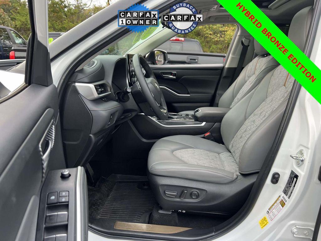 used 2022 Toyota Highlander Hybrid car, priced at $41,500