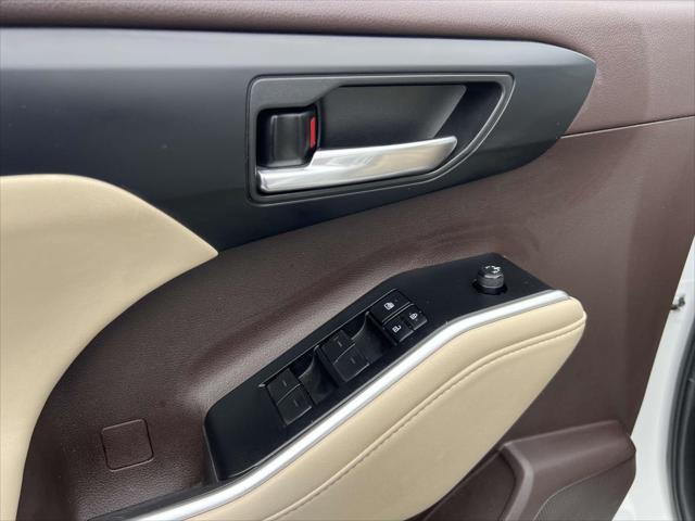 used 2022 Toyota Highlander car, priced at $33,390