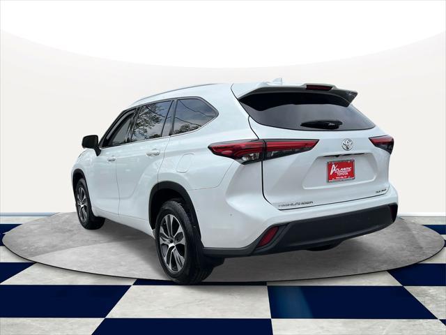 used 2022 Toyota Highlander car, priced at $33,390