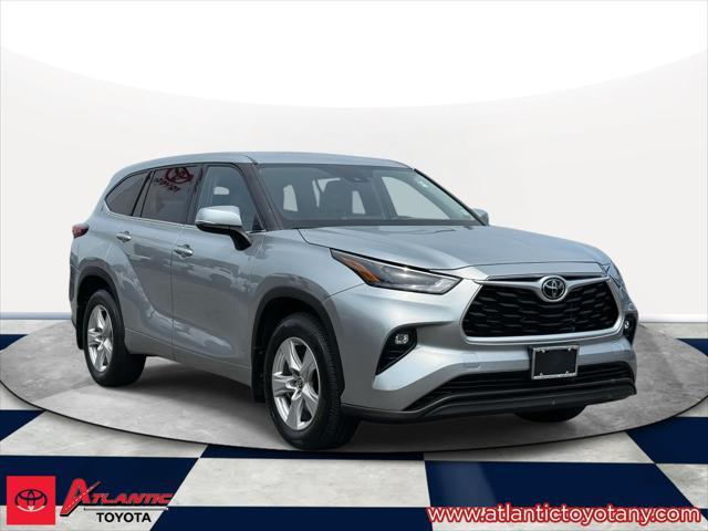 used 2022 Toyota Highlander car, priced at $31,998