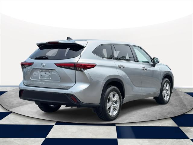 used 2022 Toyota Highlander car, priced at $31,998