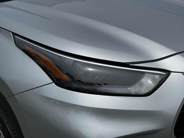 used 2022 Toyota Highlander car, priced at $31,998