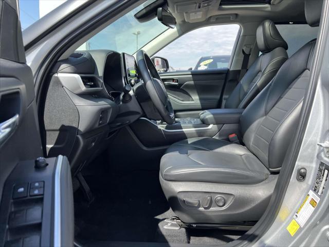used 2022 Toyota Highlander car, priced at $36,990