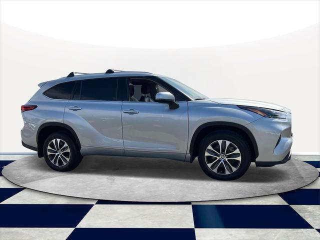 used 2022 Toyota Highlander car, priced at $36,990