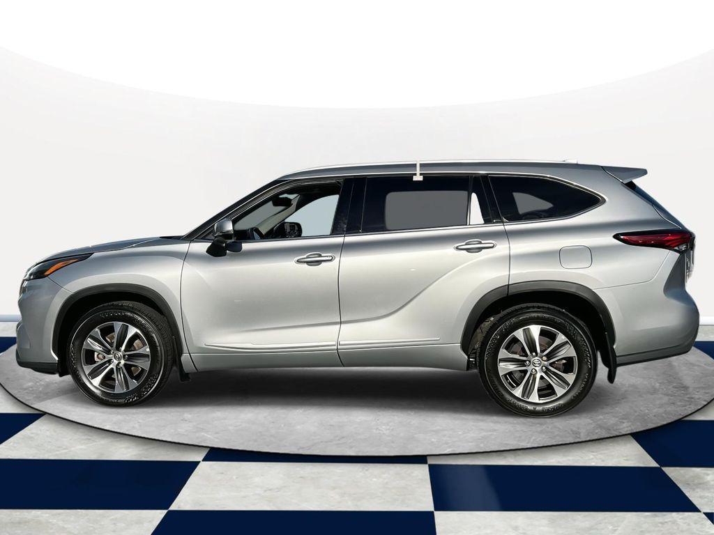 used 2022 Toyota Highlander car, priced at $36,700