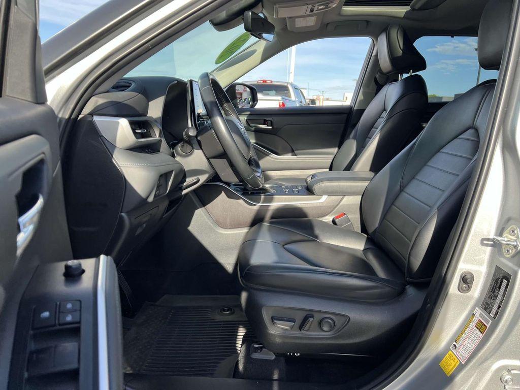 used 2022 Toyota Highlander car, priced at $36,700