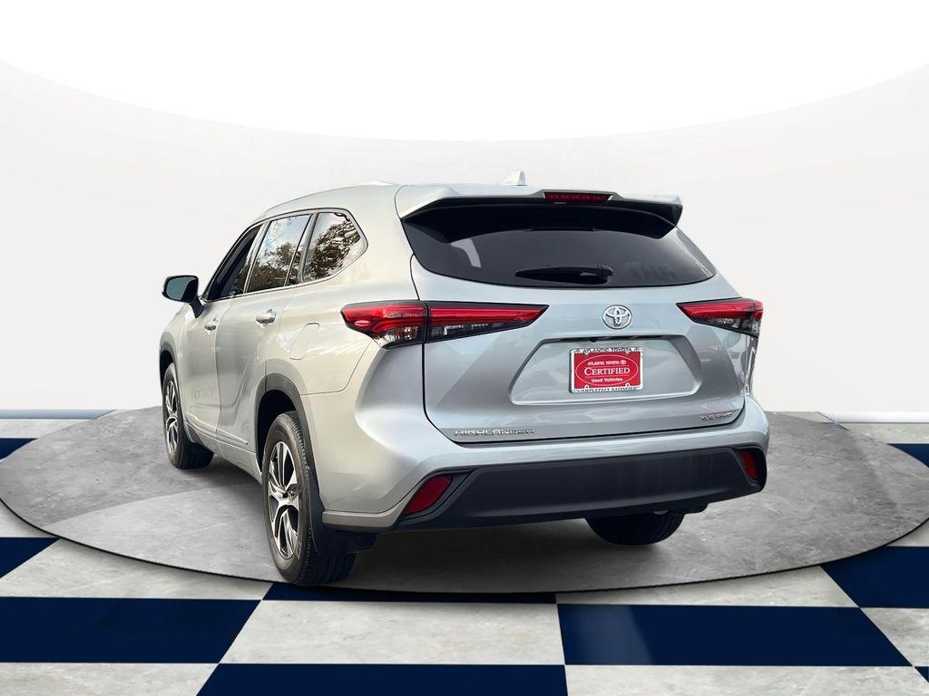 used 2021 Toyota Highlander car, priced at $31,711