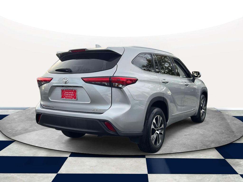 used 2021 Toyota Highlander car, priced at $31,711