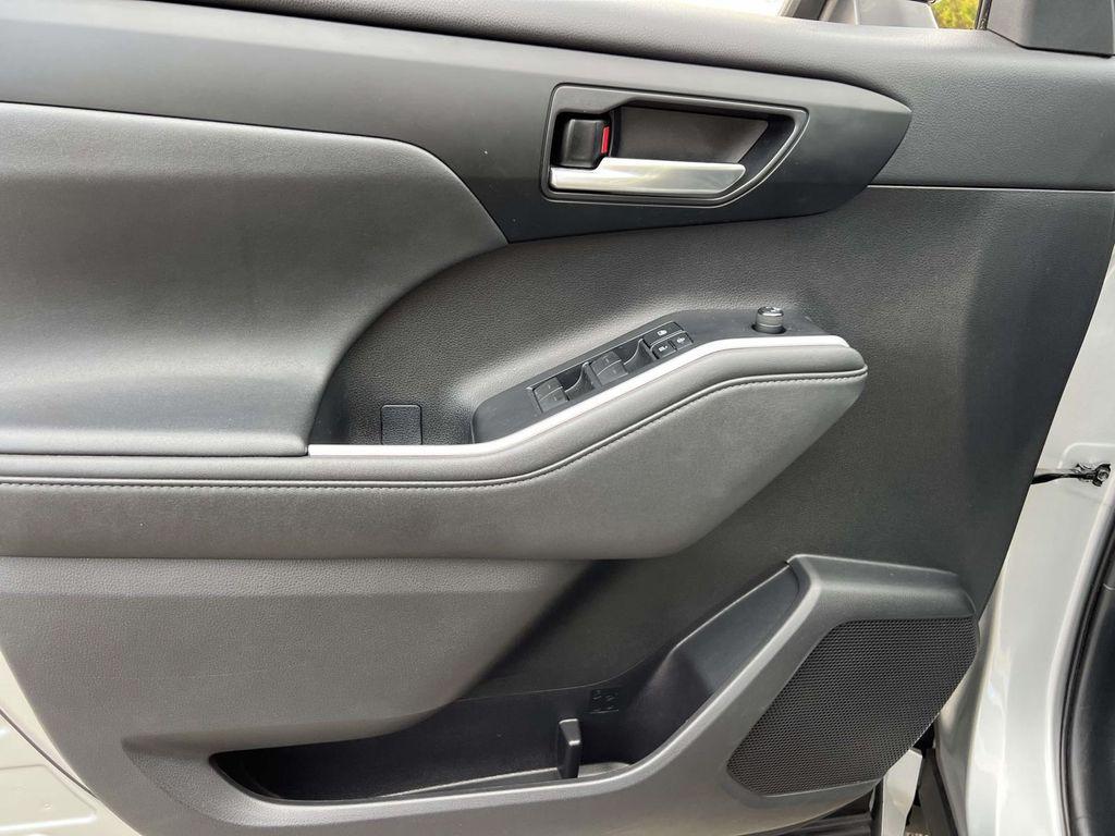 used 2021 Toyota Highlander car, priced at $31,711