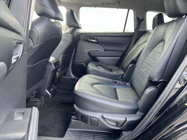 used 2024 Toyota Highlander car, priced at $41,990