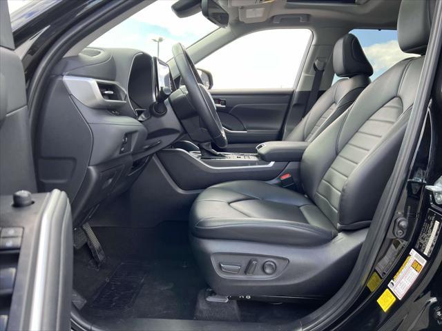 used 2024 Toyota Highlander car, priced at $41,990