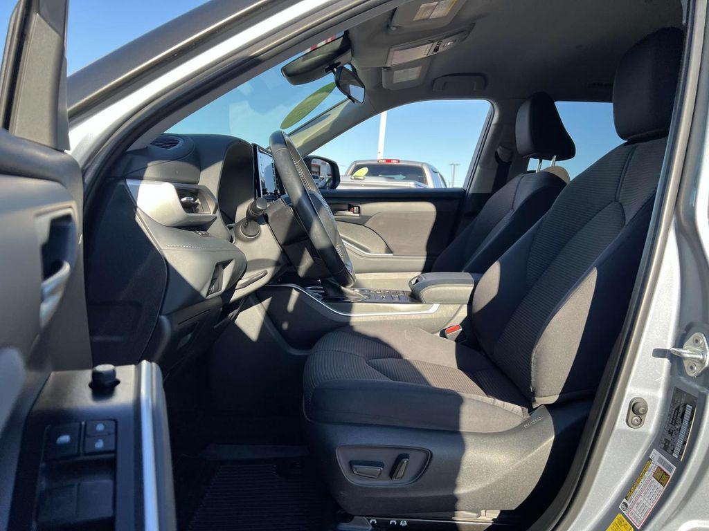 used 2022 Toyota Highlander car, priced at $32,990
