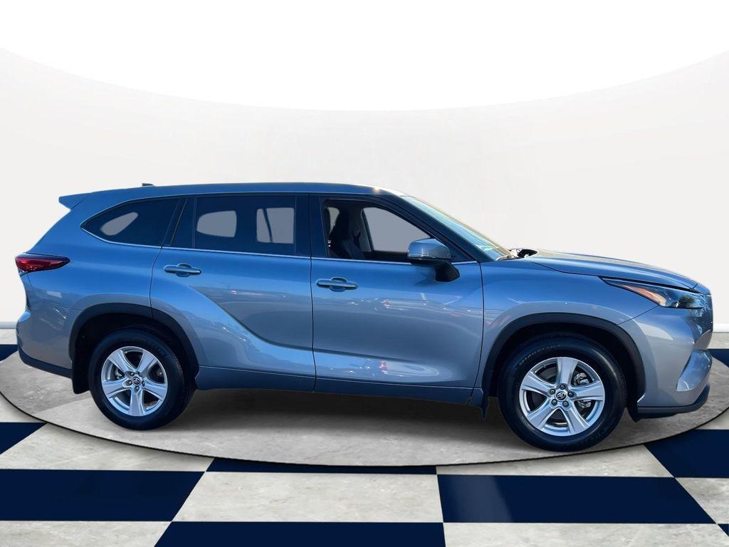used 2022 Toyota Highlander car, priced at $32,990