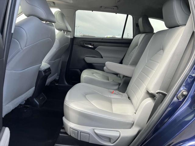 used 2022 Toyota Highlander car, priced at $34,995