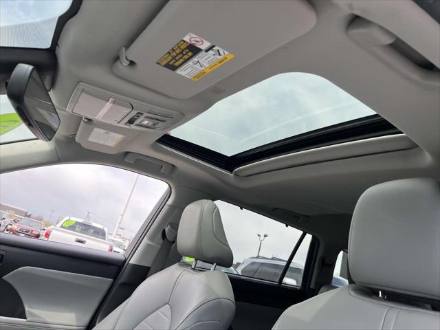 used 2022 Toyota Highlander car, priced at $34,995