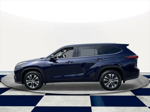 used 2022 Toyota Highlander car, priced at $34,995