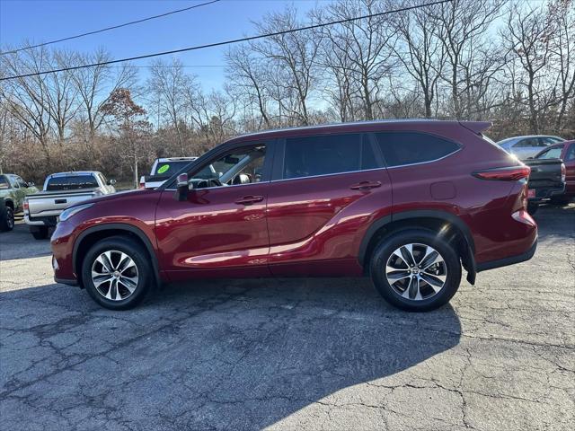 used 2023 Toyota Highlander car, priced at $39,995