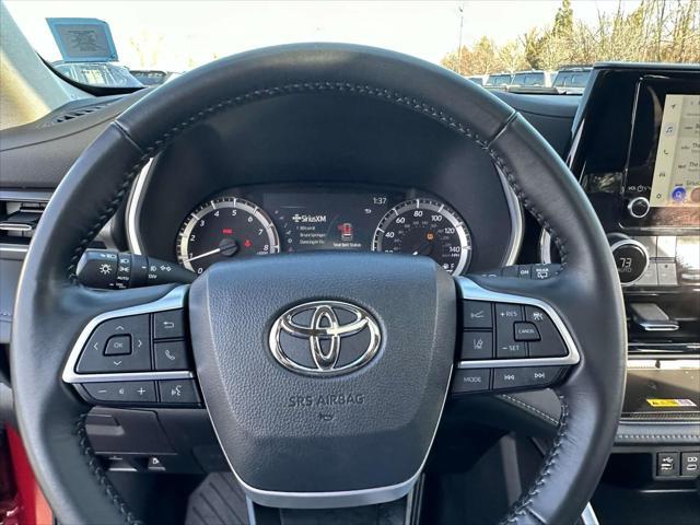 used 2023 Toyota Highlander car, priced at $39,995