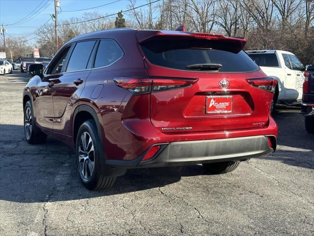 used 2023 Toyota Highlander car, priced at $39,995