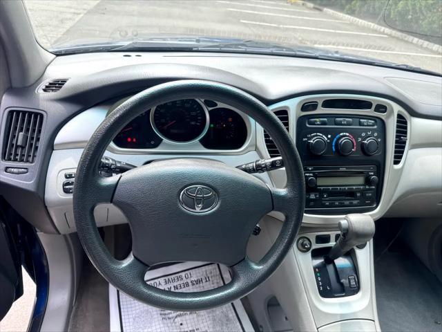 used 2004 Toyota Highlander car, priced at $3,395