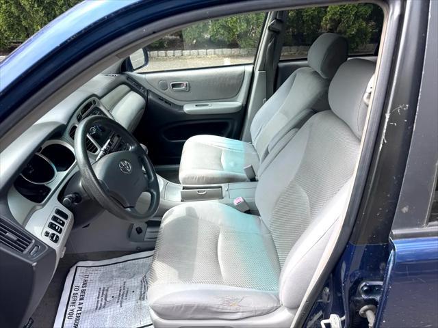 used 2004 Toyota Highlander car, priced at $3,395