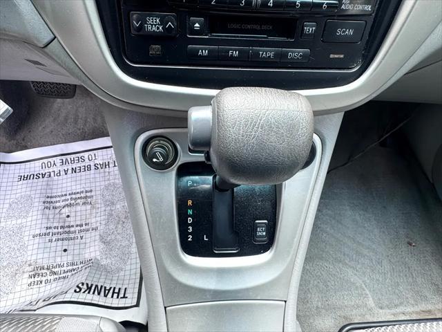 used 2004 Toyota Highlander car, priced at $3,395