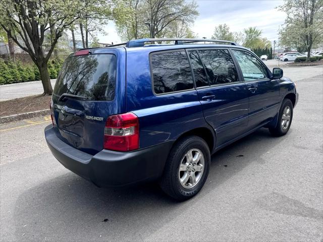 used 2004 Toyota Highlander car, priced at $3,395