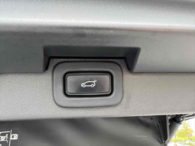 used 2022 Land Rover Discovery car, priced at $28,990