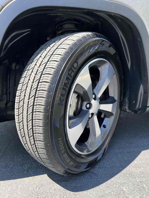 used 2019 Jeep Cherokee car, priced at $11,900