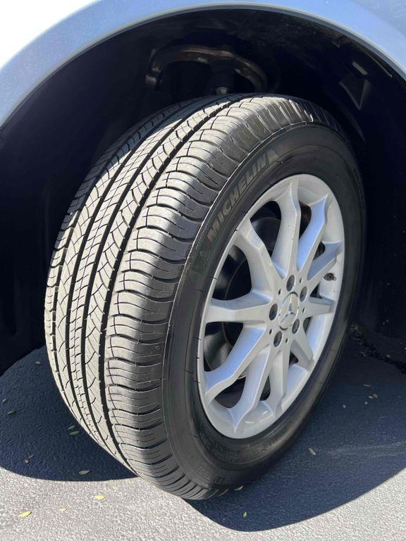 used 2007 Mercedes-Benz R-Class car, priced at $8,500