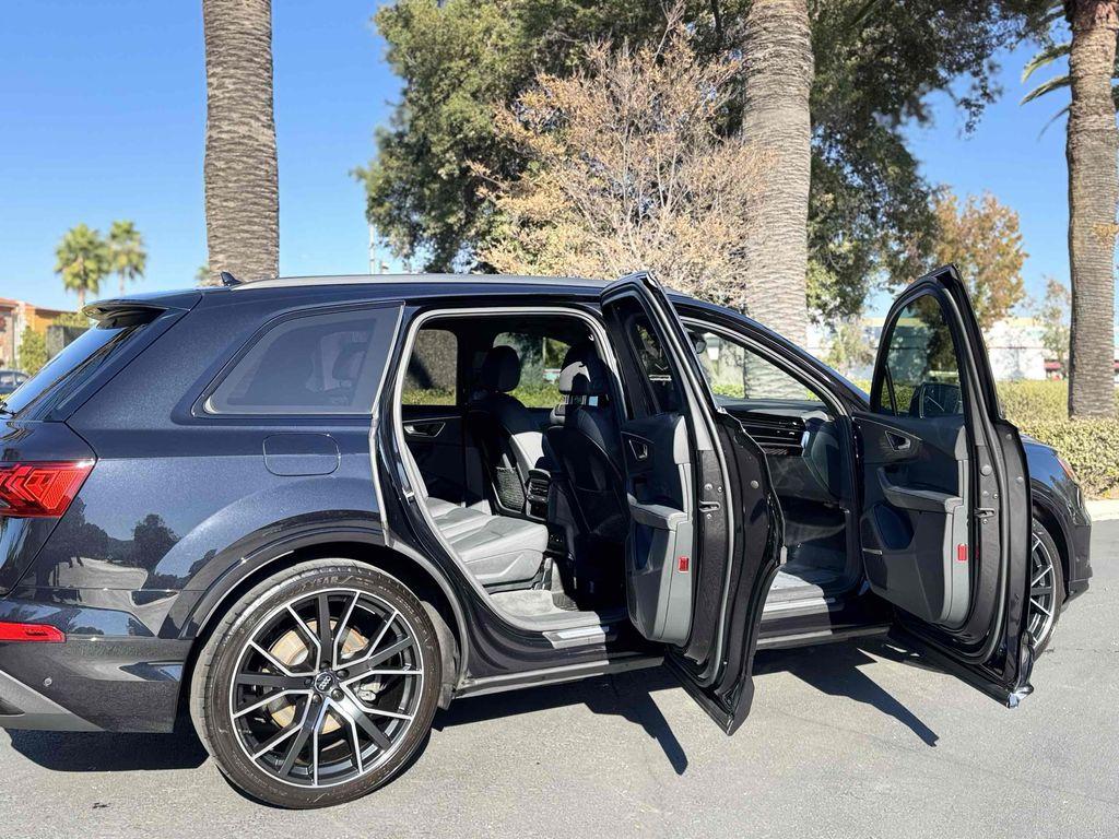 used 2021 Audi Q7 car, priced at $28,900